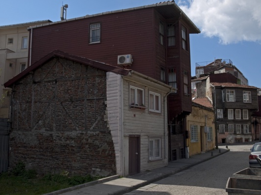 Zeyrek İbadethane Sokağı tarihi evleri, 2011 — Ymblanter, CC BY-SA 3.0